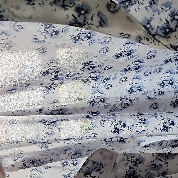 Adrianna Papell White Blouse with Blue Floral Print and Flutter Sleeves - Picture 7 of 12